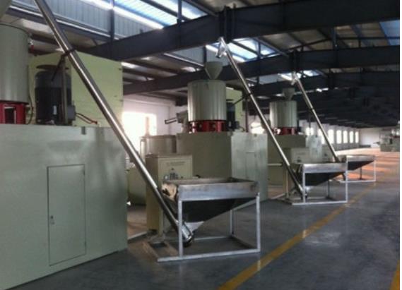 螺旋上料提升機(jī)與注塑機(jī)的配合使用 螺旋上料提升機(jī)與注塑機(jī)的配合使用